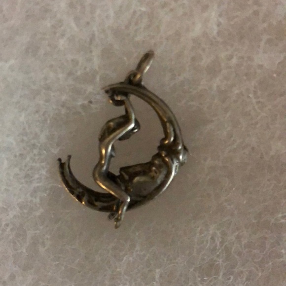 Rare and unique moon and a tiny star jewelry! - Picture 6 of 6